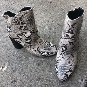 Snake Skin Heels (faux) women’s size 8